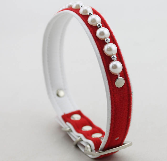 Holiday pearls  Dog Collar